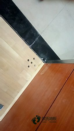 國標(biāo)體育運(yùn)動木地板施工團(tuán)隊1